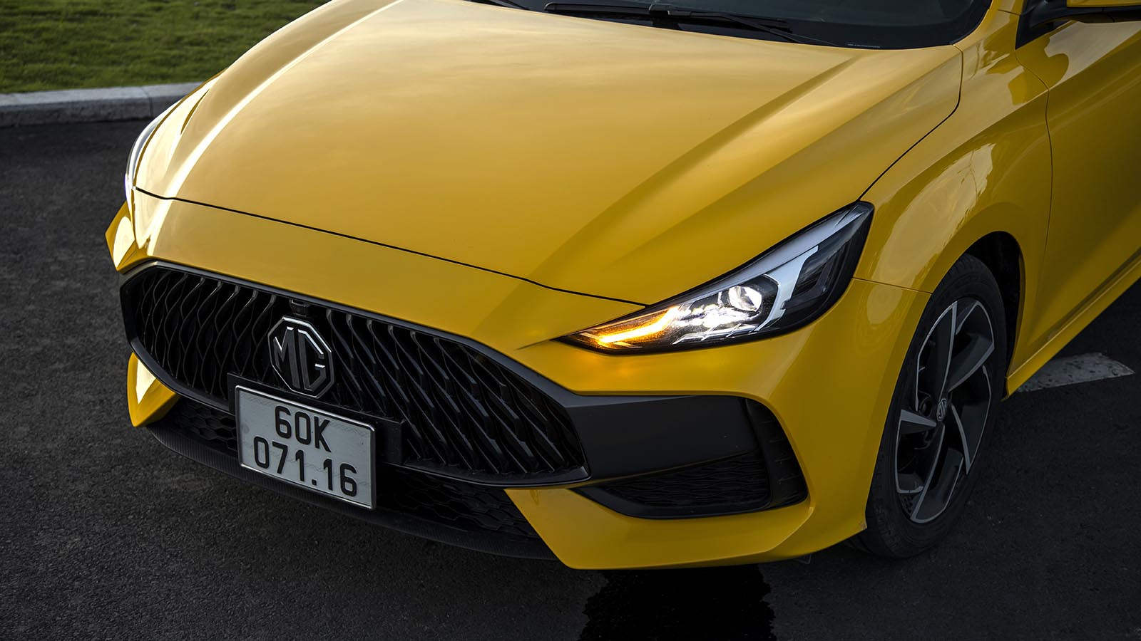 Đầu xe MG5