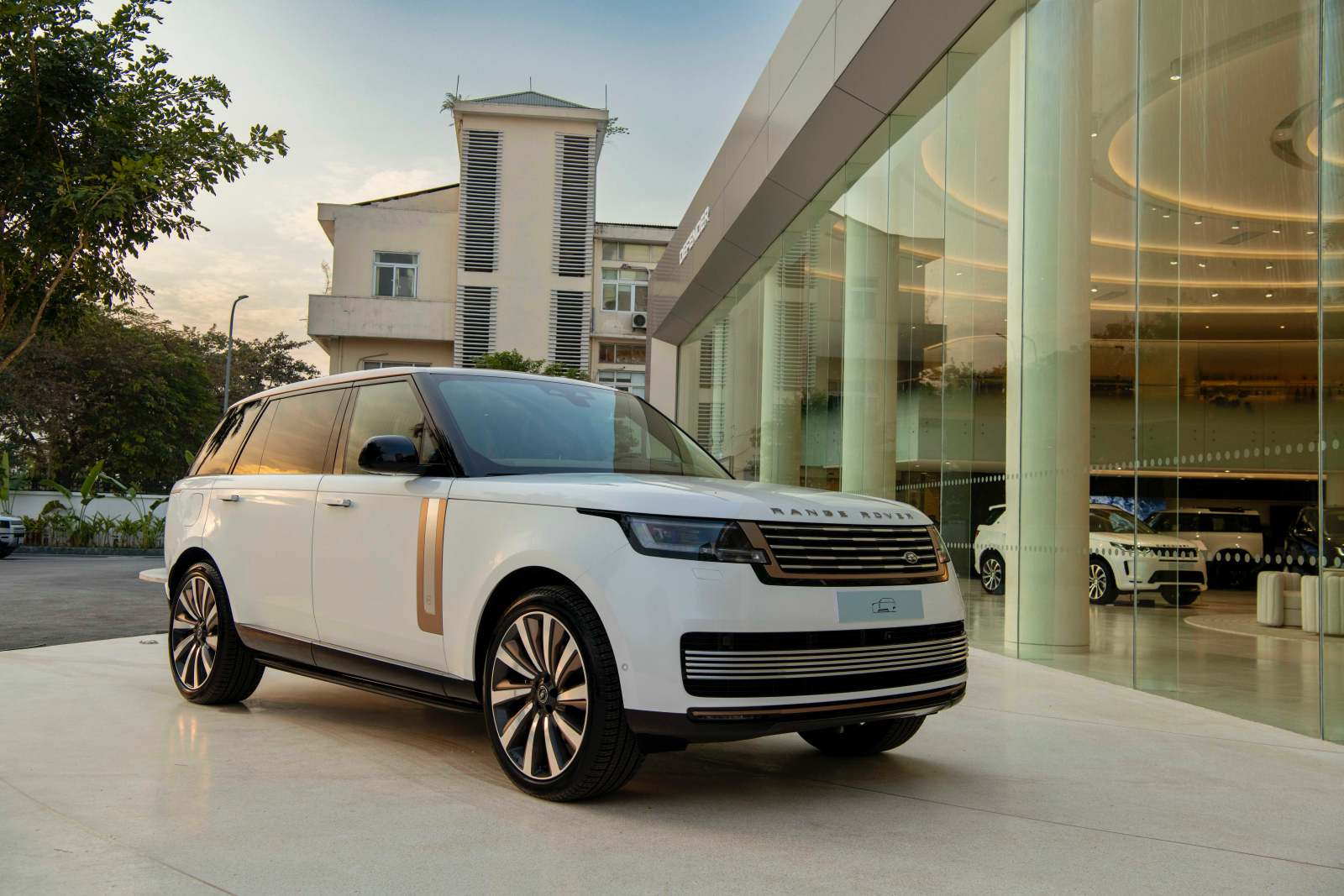 Range Rover SV