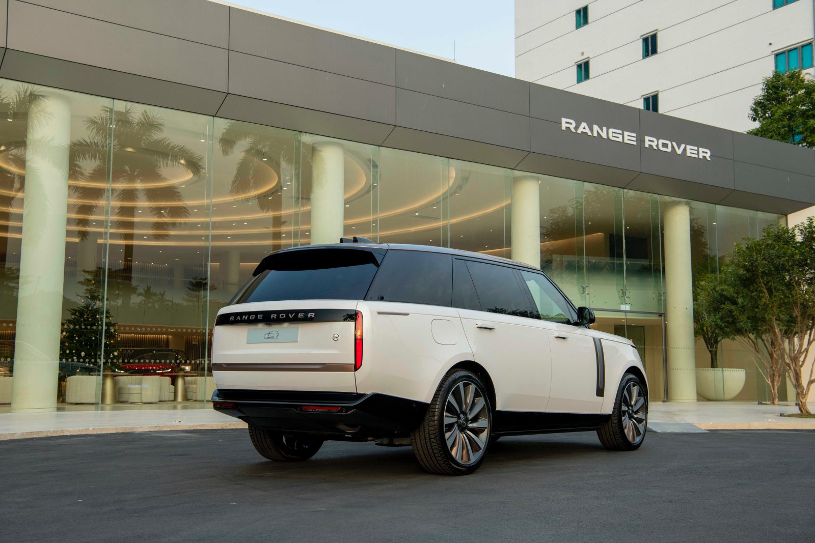 Trục sau Range Rover SV