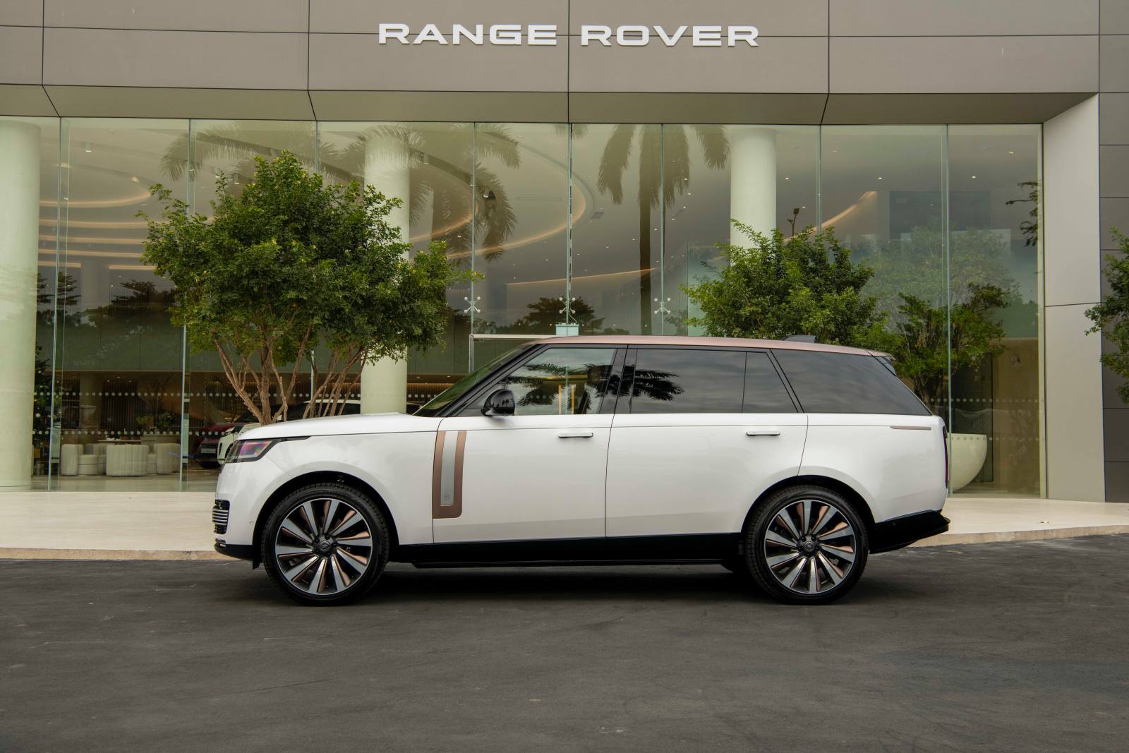 Range Rover SV