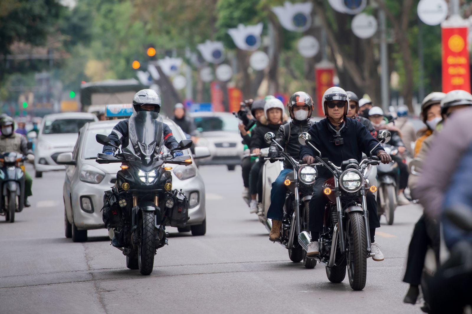 Honda đã tổ chức một chương trình roadshow dành cho các phóng viên và khách hàng lái thử xe CB350 H'ness mới