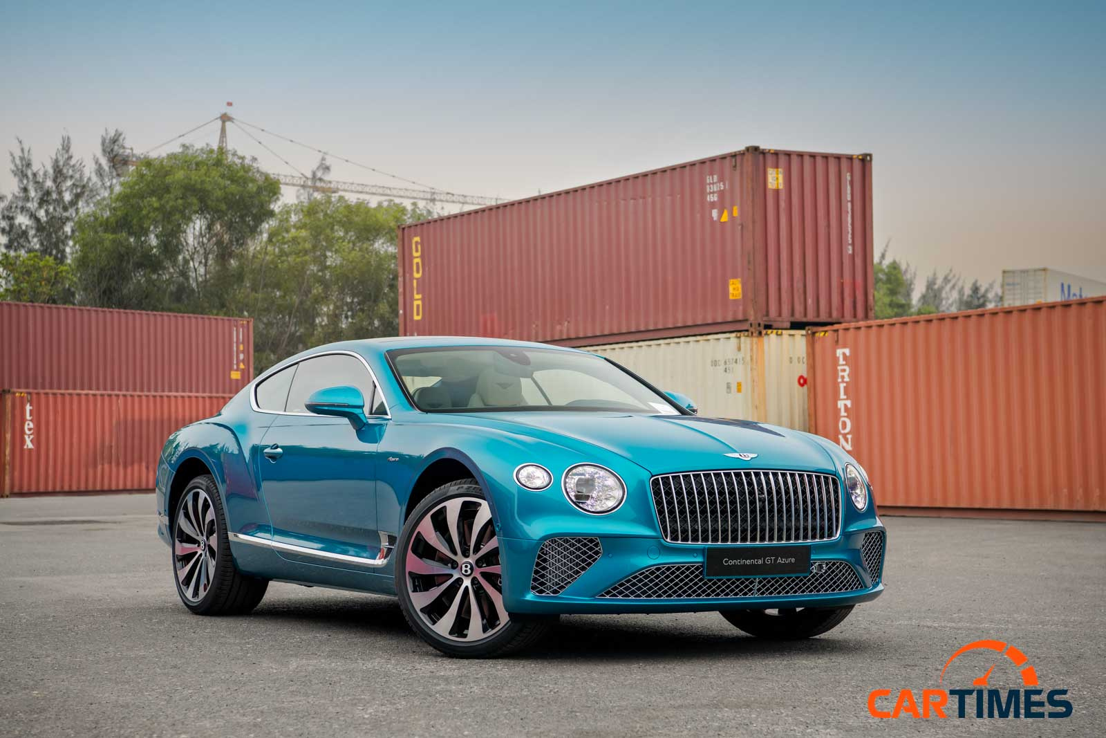 Ngoại thất Bentley Azure