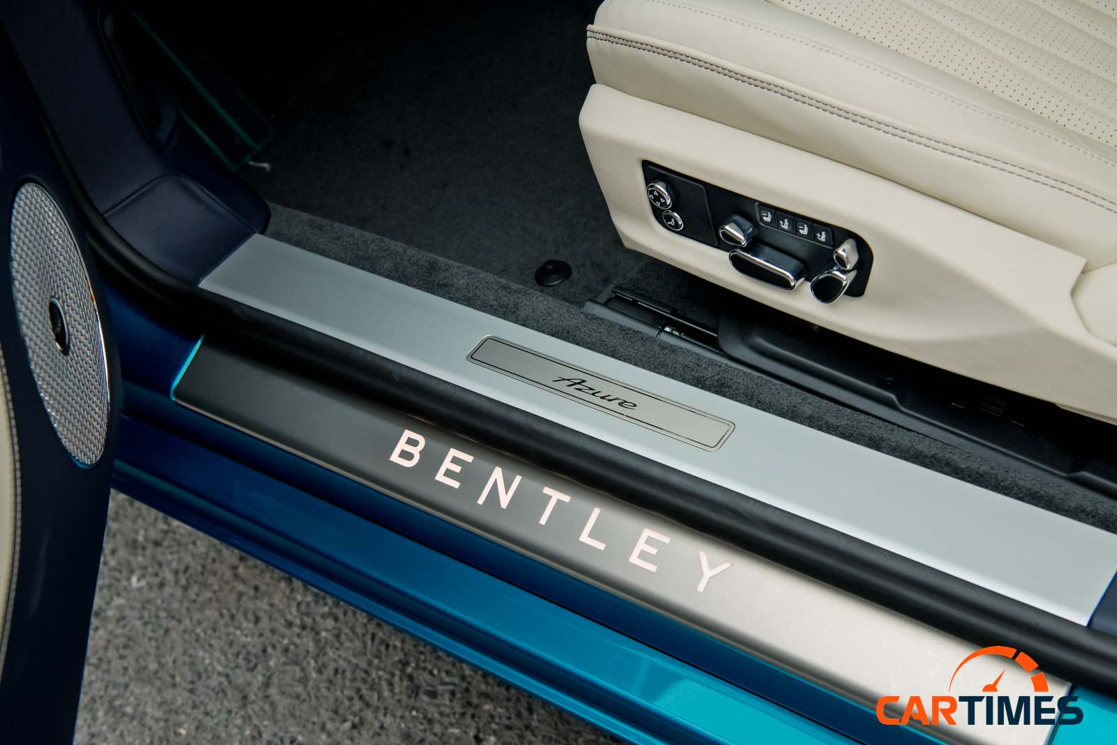 Logo Bentley thành cửa