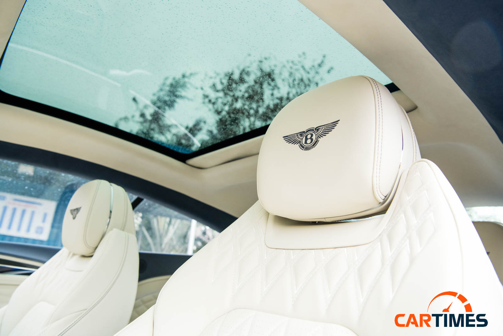 Ghế da trên Bentley Continental GT Azure