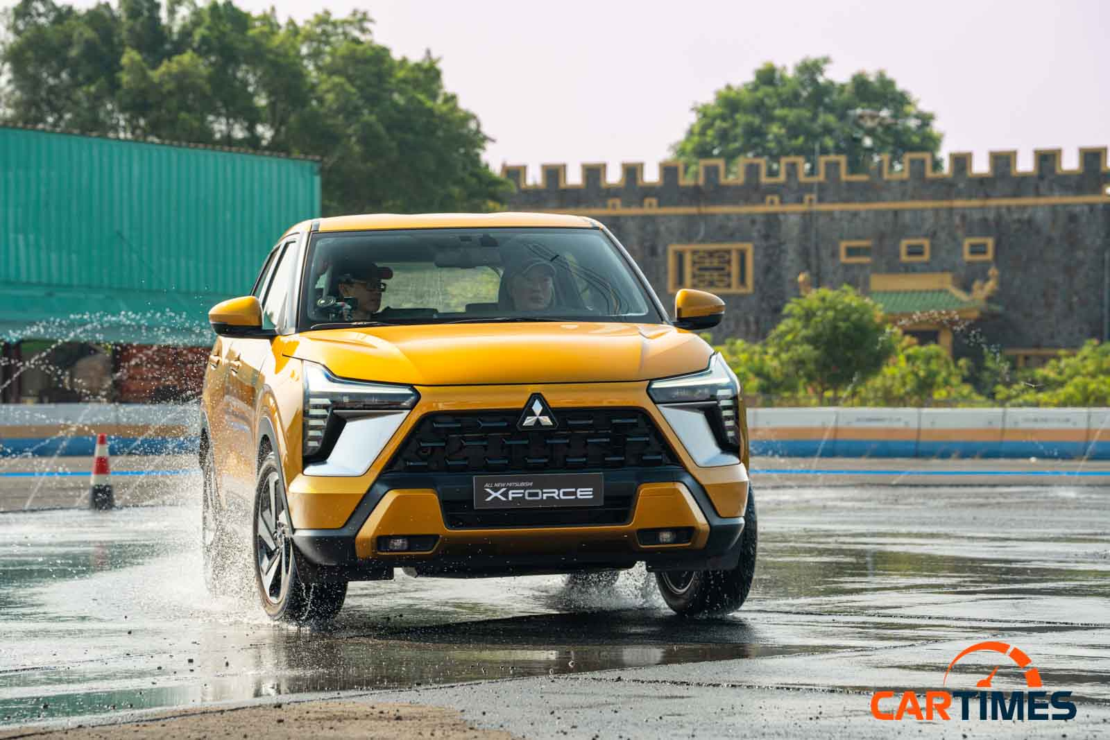 bài thử đường trơn trượt Mitsubishi Xforce