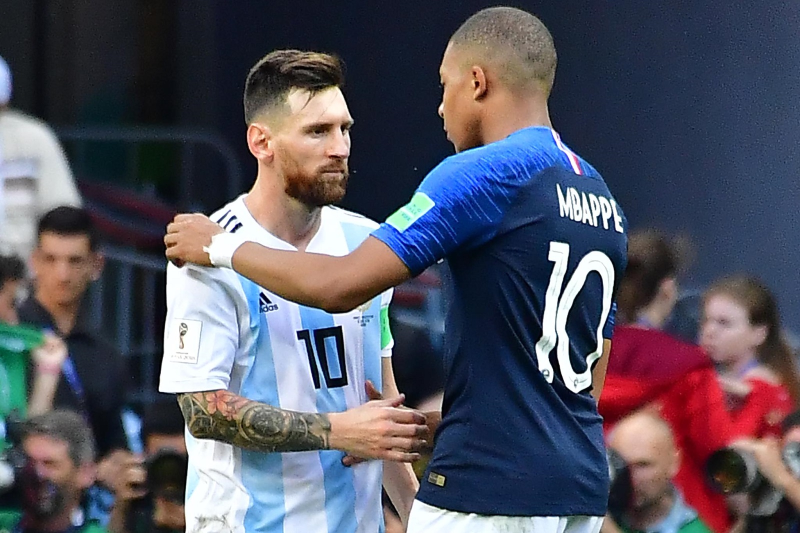 Kylian Mbappe và Messi