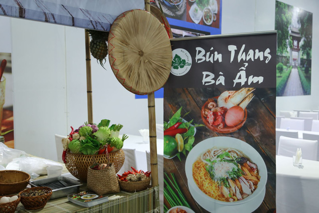 Cận cảnh những đặc sản Việt “chiêu đãi” phóng viên quốc tế 