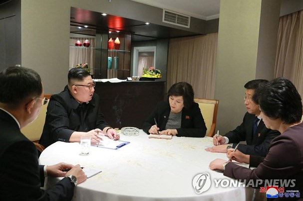 ong kim jong un hop khan cap