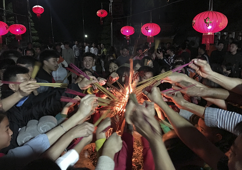 tục xin lửa đầu năm