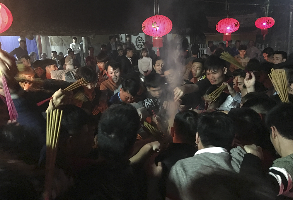 tục xin lửa đầu năm