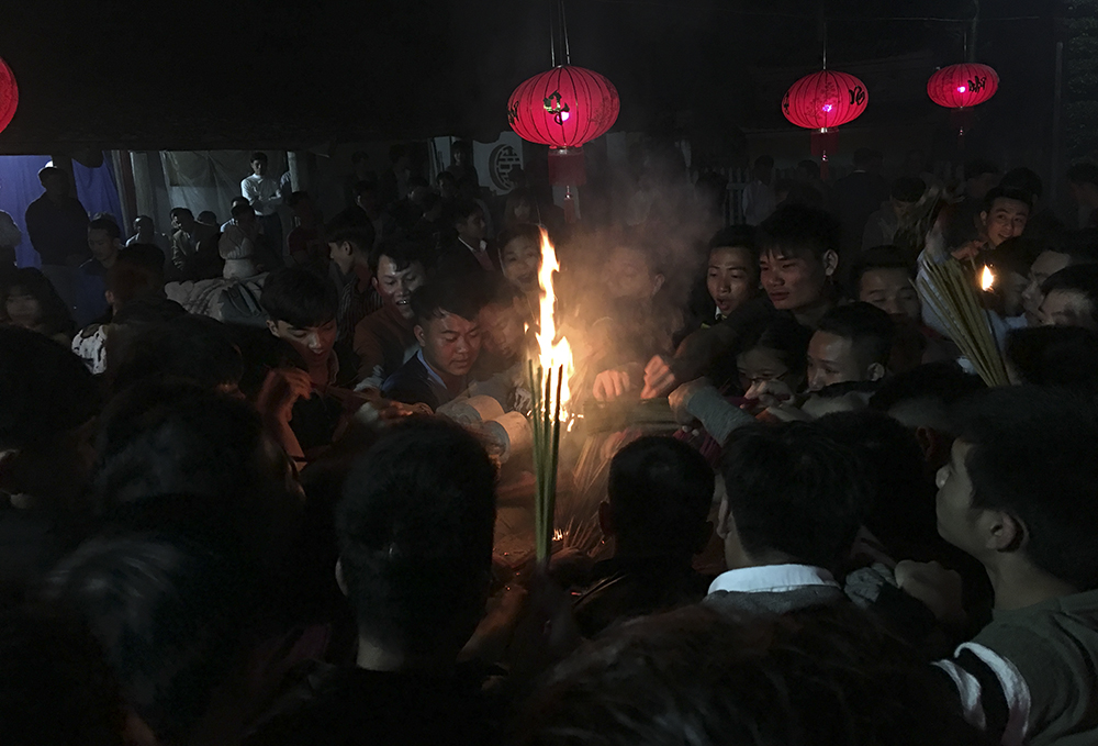 tục xin lửa đầu năm