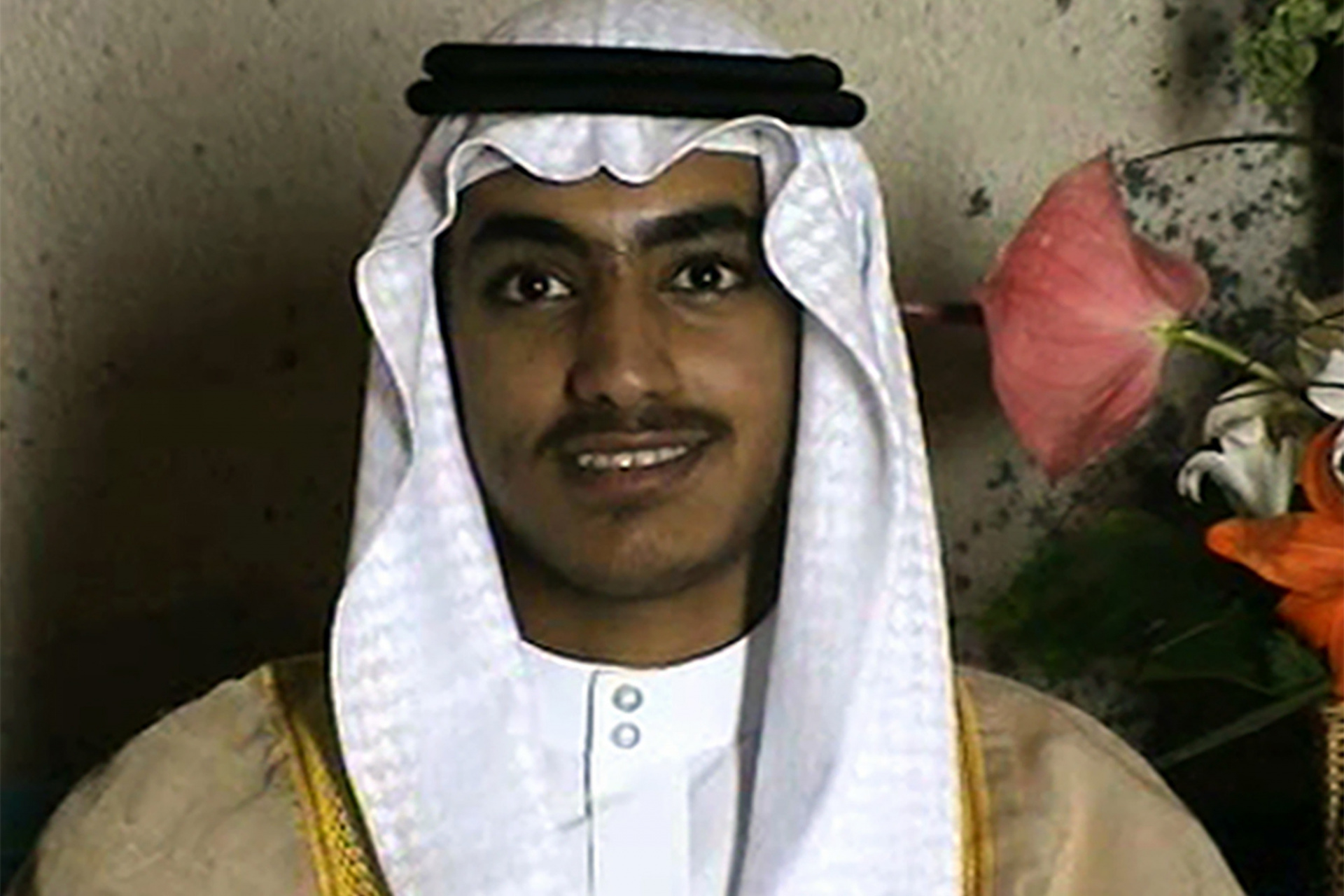Con trai bin laden