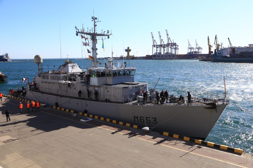 Một tàu chiến của NATO cập cảng Ukraine