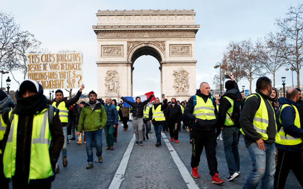 Biểu tình tại Champs élysees