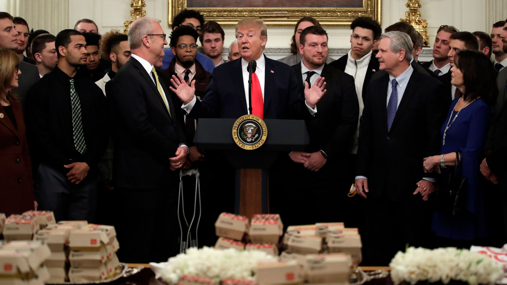 ông trump mời đội vô địch bóng bầu dục ăn trưa