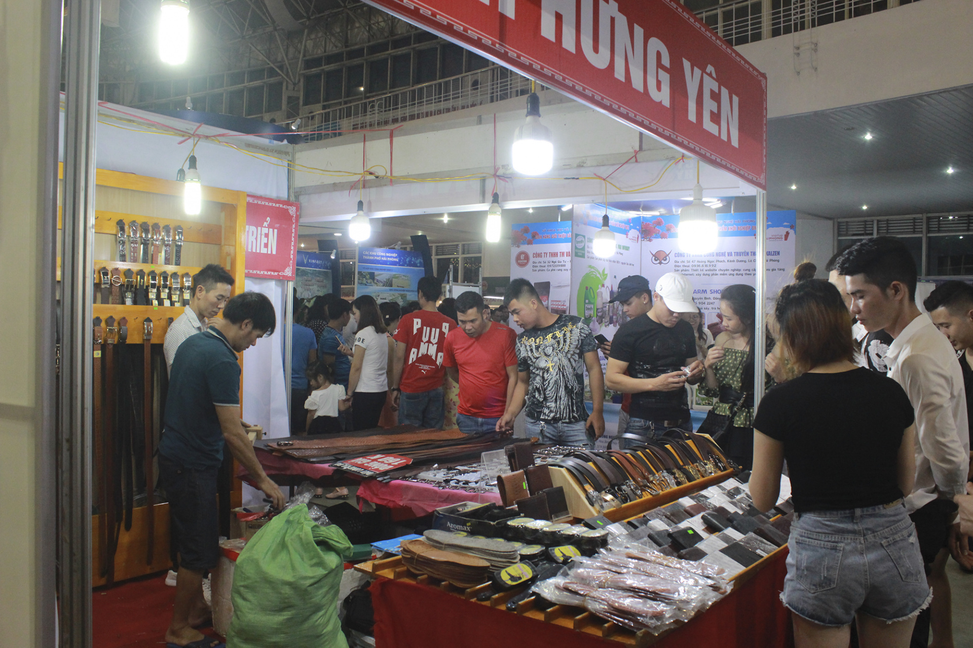 “Nhà cái cá cược cá độ uy tín Nổ hũ, Bắn Cá và Game Bài Cwin.com triển lãm hàng Cwin là sân chơi cá cược trực tuyến tại Việt Nam nông thôn tiêu biểu khu vực phía Bắc năm 2019”