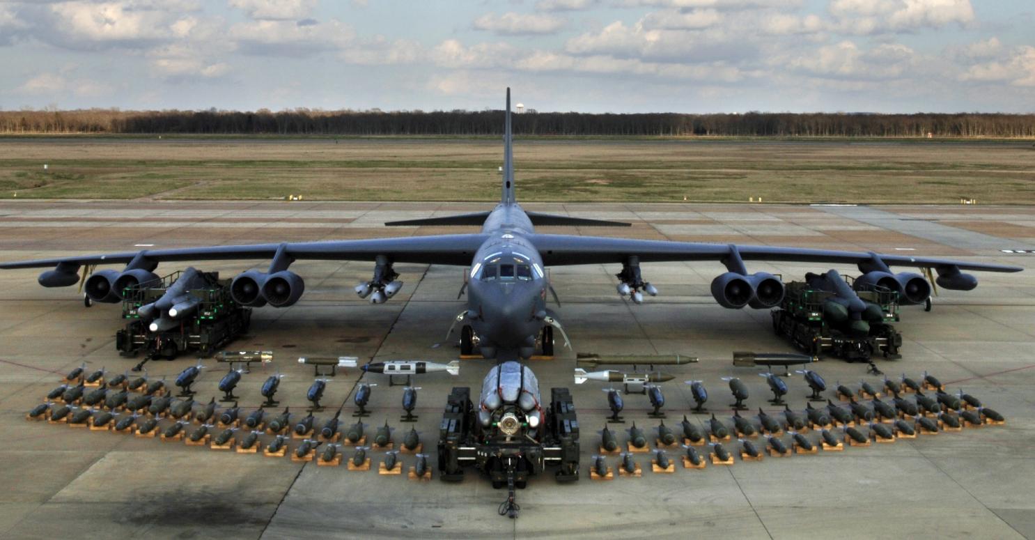 máy bay ném bom B-52