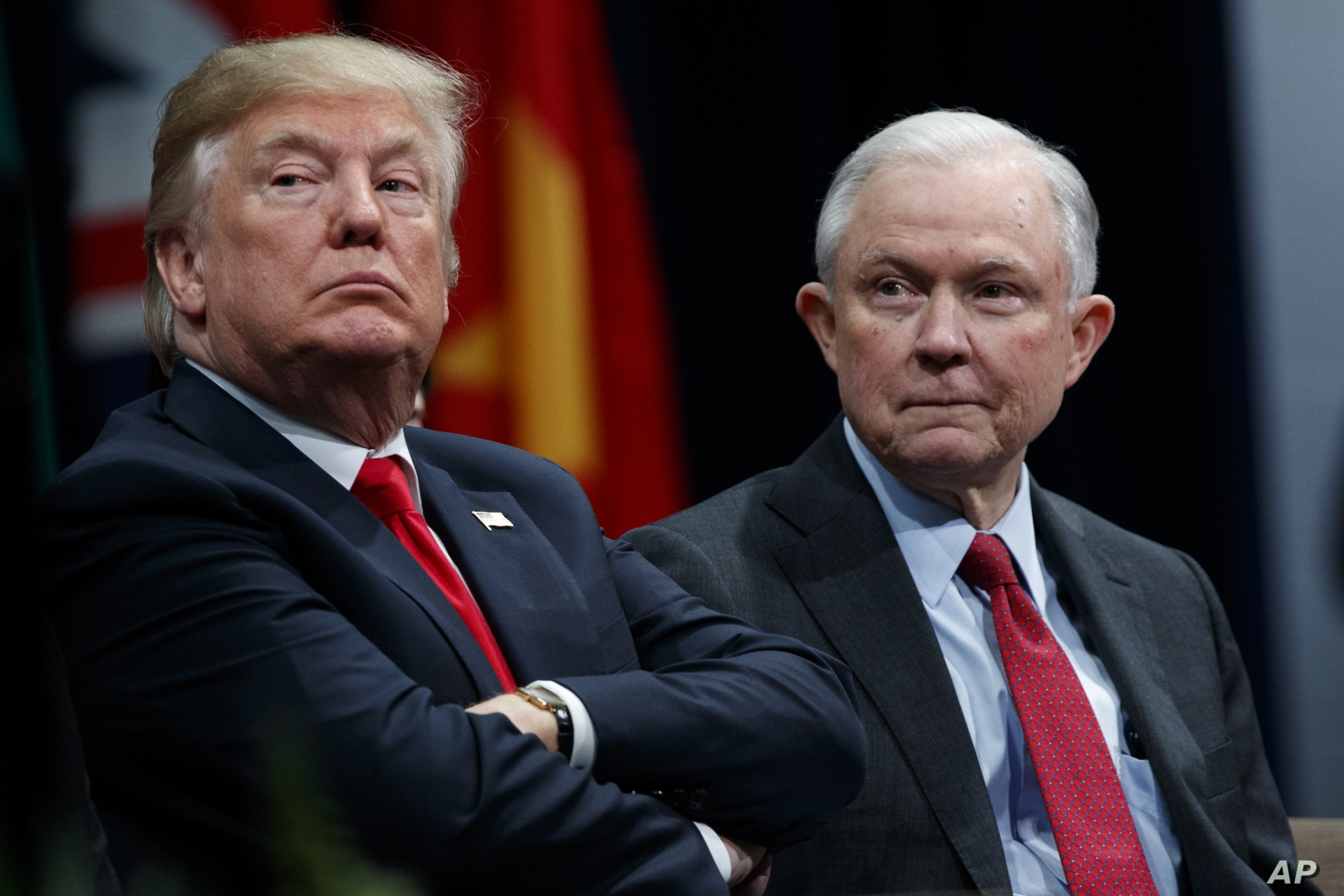 Tổng thống Mỹ Donald Trump và ông Jeff Sessions