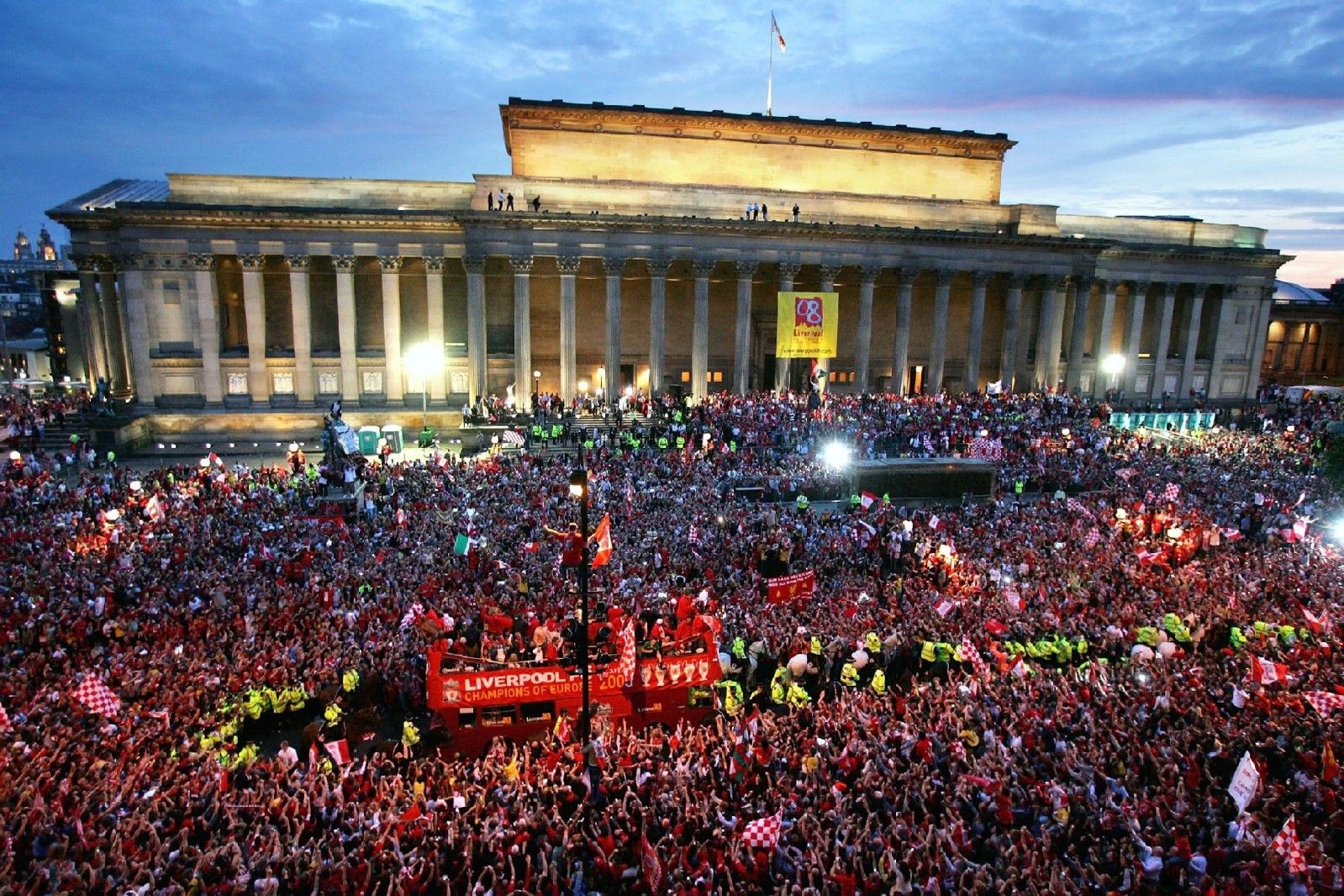 diễu hành mừng chức vô địch Champions League của CLB Liverpool