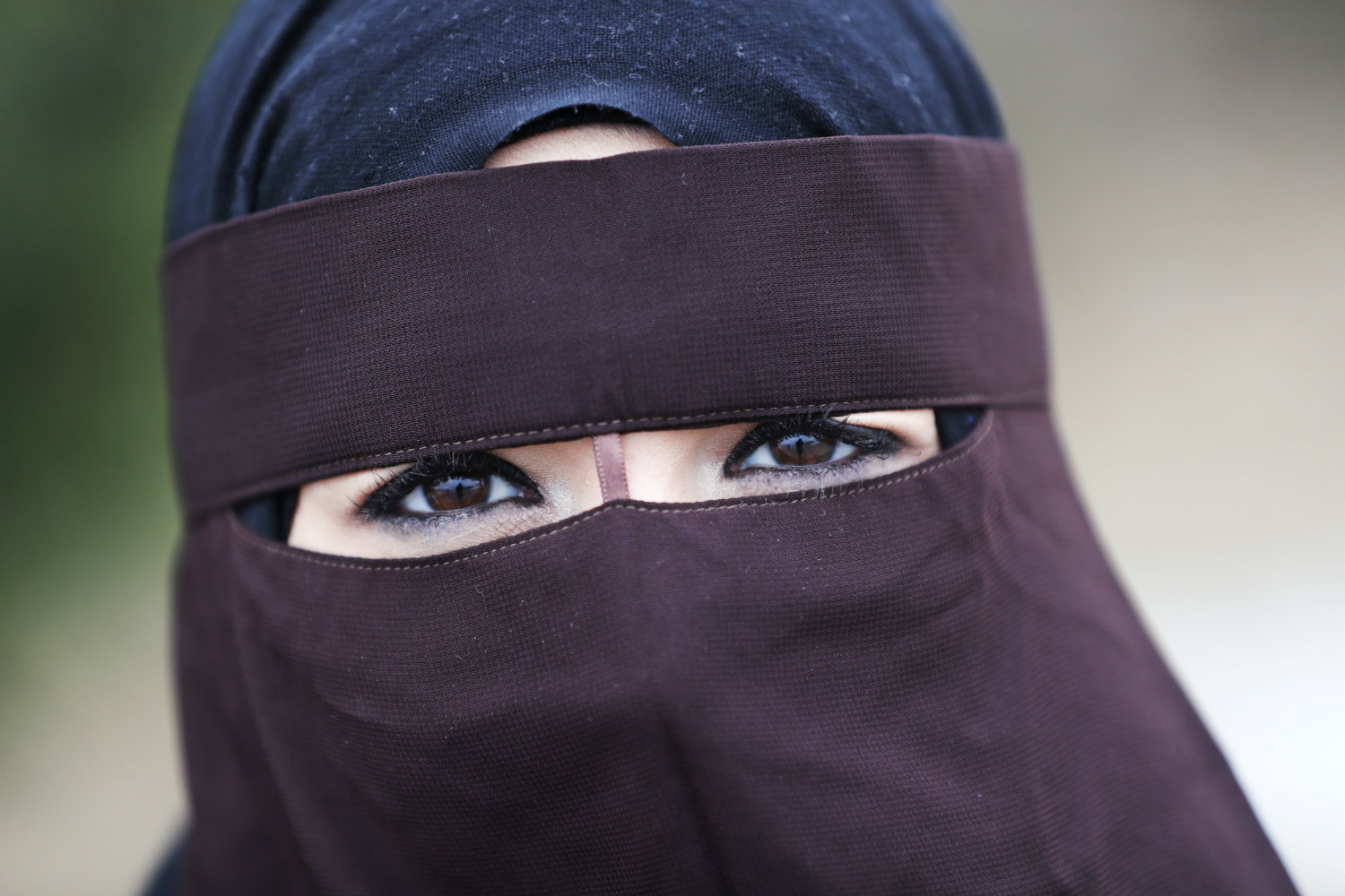 Trang phục Niqab che kín mặt của người Hồi giáo