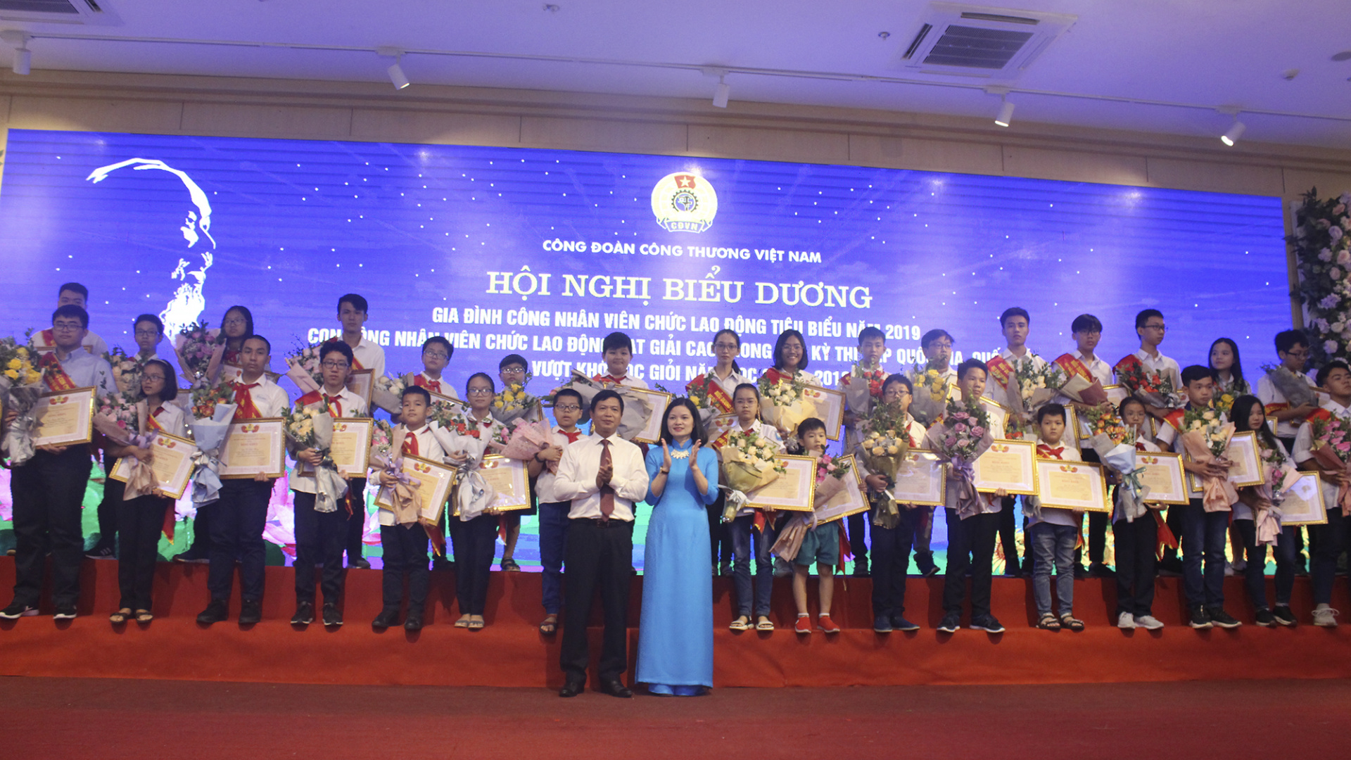 Công đoàn công thương việt nam biểu dương gia đình tiêu biểu năm 2019, tuyên dương học sinh giỏi