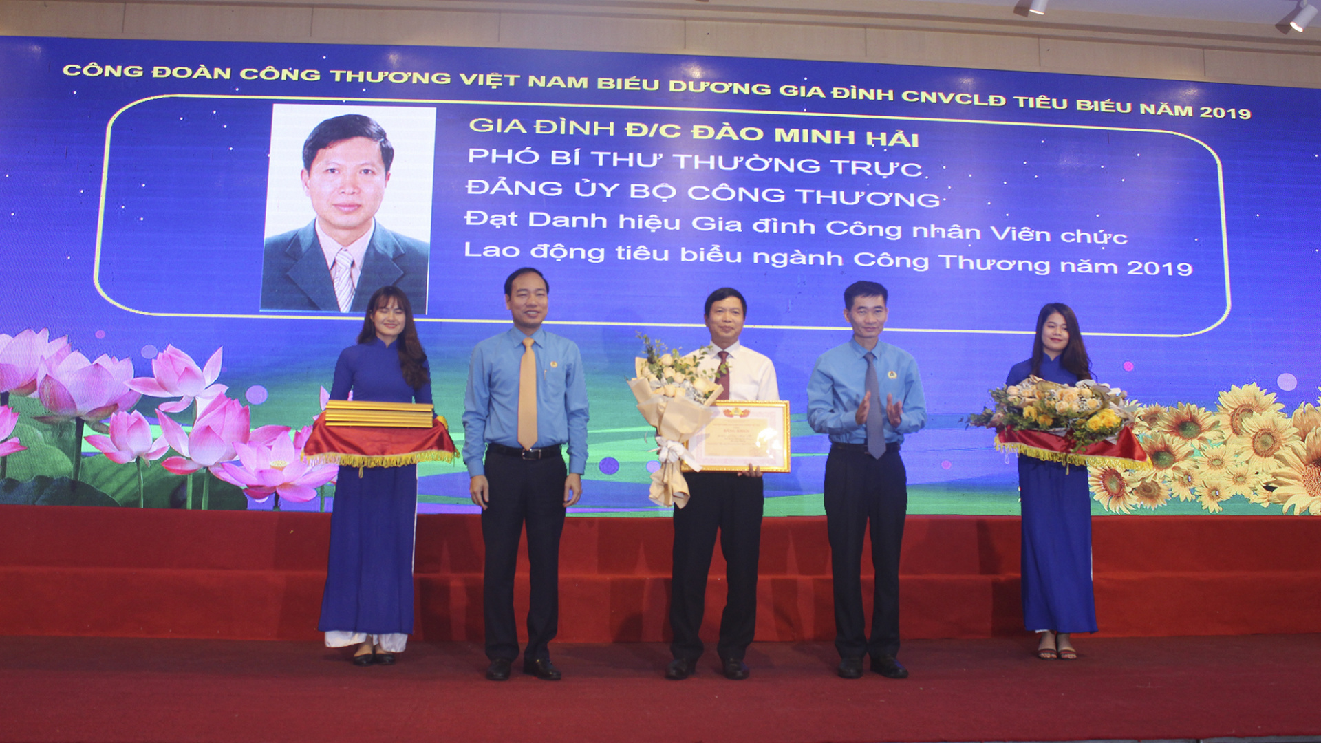 Công đoàn công thương việt nam biểu dương gia đình tiêu biểu năm 2019, tuyên dương học sinh giỏi