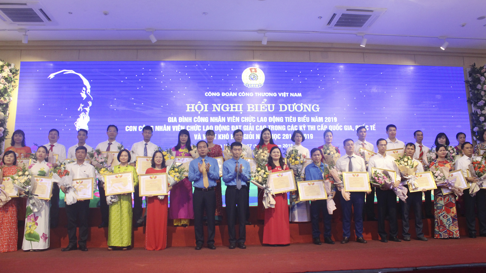 Công đoàn Công Thương Việt Nam biểu dương các gia đình tiêu biểu, học sinh giỏi