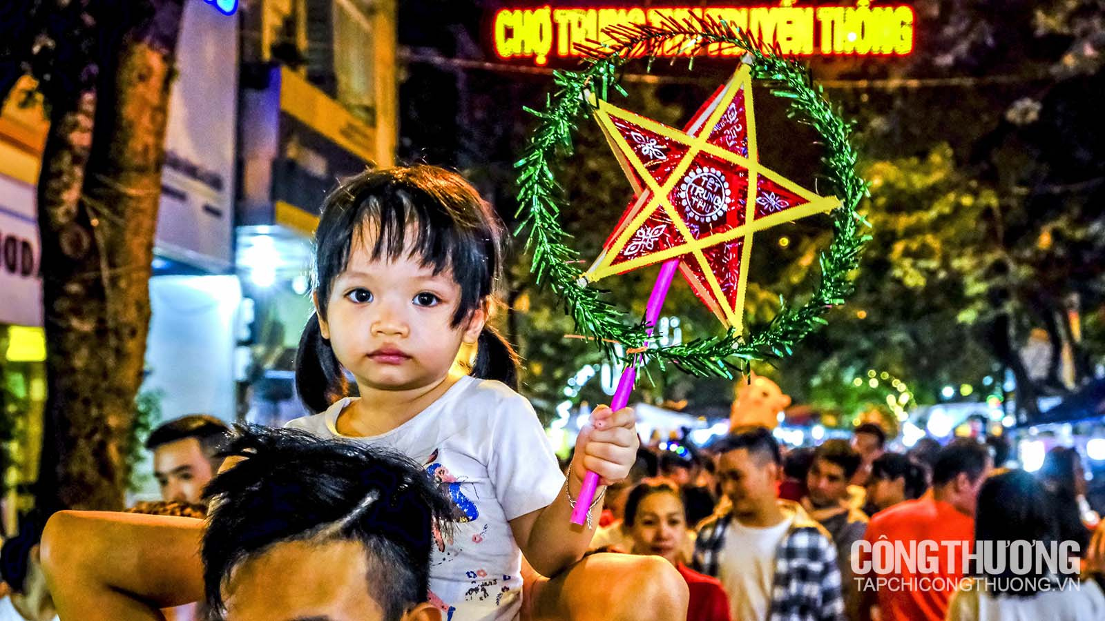Đèn ông sao vẫn là món đồ chơi được yêu thích qua bao "mùa trăng"