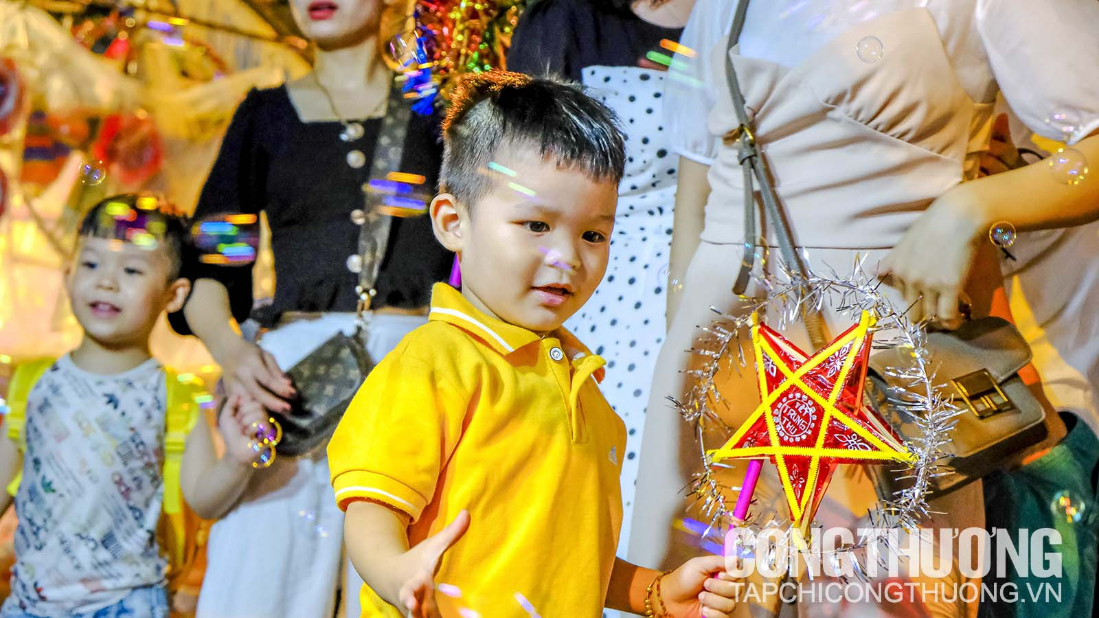 Đèn ông sao vẫn là món đồ chơi được yêu thích qua bao "mùa trăng"