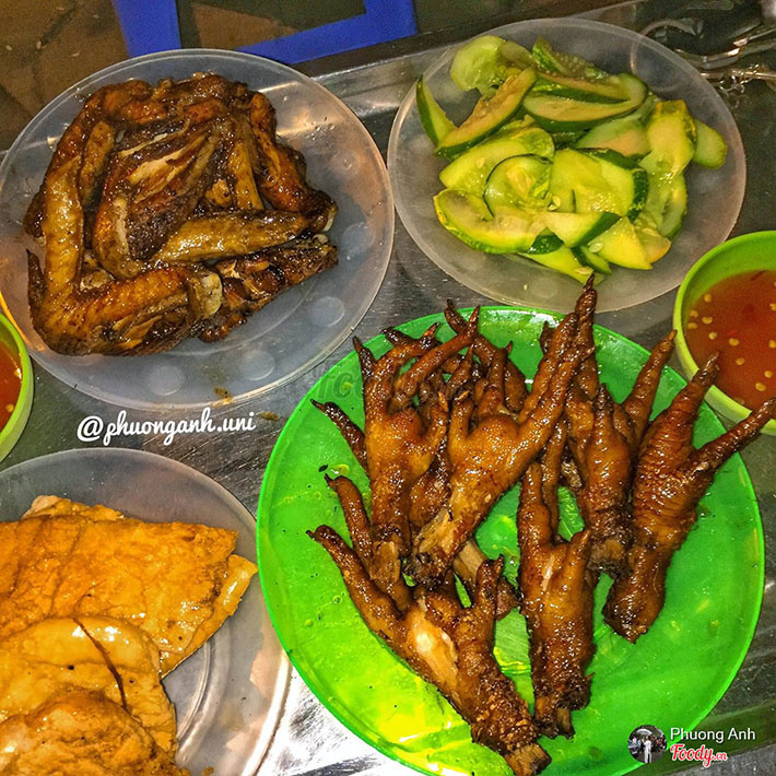 Chân gà và cánh gà nướng Thụy Khuê