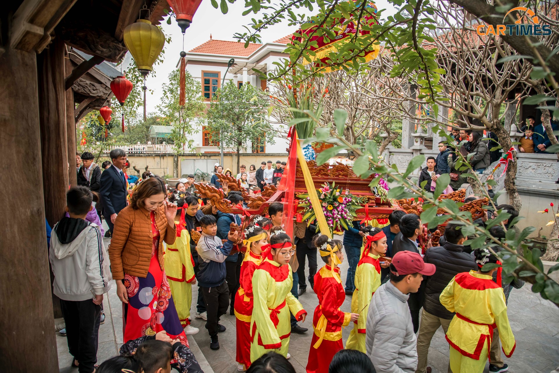 Hội rước bánh giầy là lễ hội quan trọng của làng Bá Dương Nội