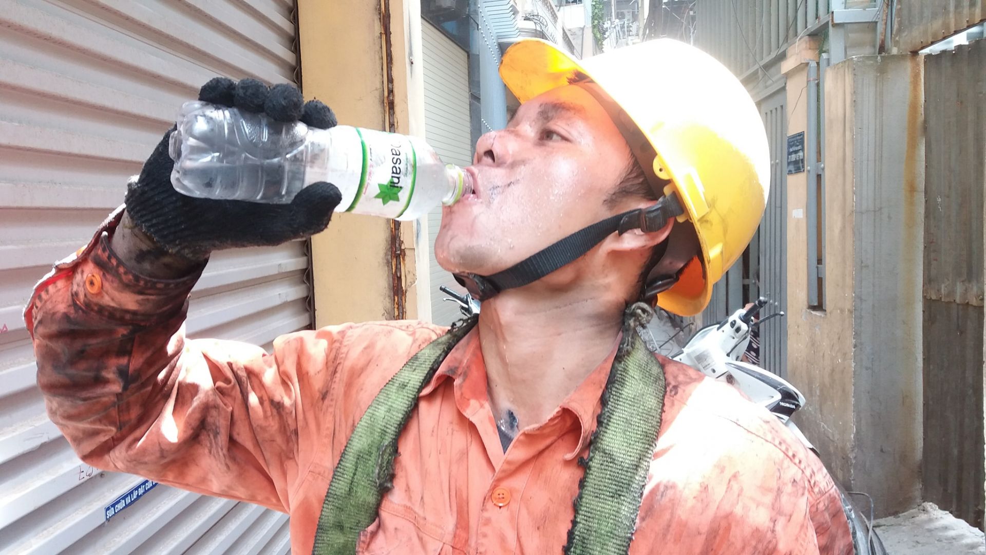 "Lính áo cam"