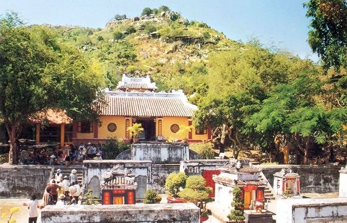 lang thoai ngoc hau