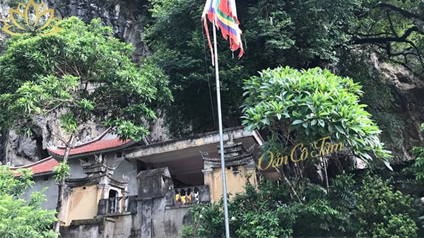 den chua ba nang