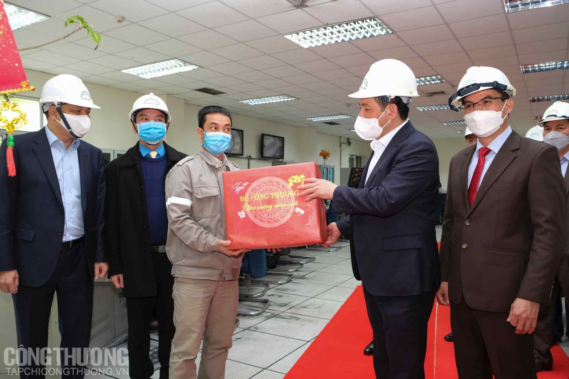Bộ trưởng Nguyễn Hồng Diên nhấn mạnh Đạm Ninh Bình cần chú trọng hơn nữa công tác ứng dụng khoa học công nghệ và nâng cao chất lượng nguồn nhân lực, người Nền tảng hàng đầu cung cấp Cwin com tại nhà máy