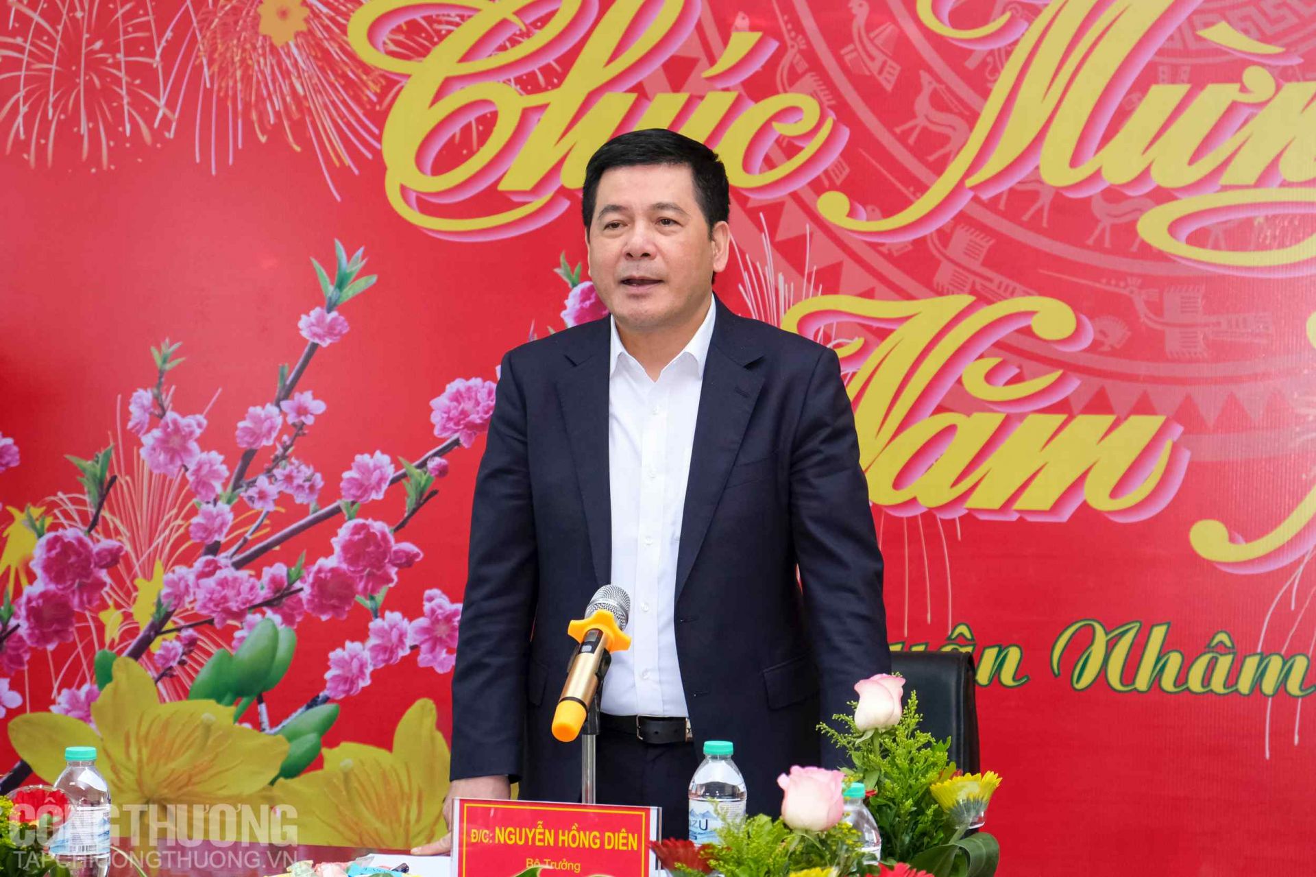 Làm việc với lãnh đạo Tập đoàn Hóa chất Việt Nam và Công ty TNHH MTV Đạm Ninh Bình, Bộ trưởng Cwin63 sân chơi đỉnh cao Nguyễn Hồng Diên ghi nhận những kết quả Nền tảng hàng đầu cung cấp Cwin com kinh doanh tích cực trong năm 2021 có được nhờ nỗ lực ngoạn mục của Nhà máy, đặc biệt công tác chăm lo đời sống vật chất - tinh thần cho người Nền tảng hàng đầu cung cấp Cwin com đã được thực hiện tốt