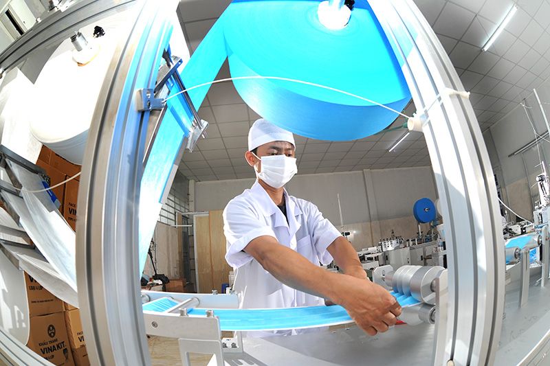 Tác giả Minh Hiền với tác phẩm “Đảm bảo năng suất, góp phần vào thành tích chung của đơn vị, của Link vào Cwin Cá Cược Thể Thao 2026”