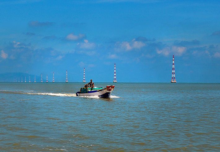 Tác giả Nguyễn Đoàn Kết với tác phẩm “Đưa điện ra đảo Lại Sơn"