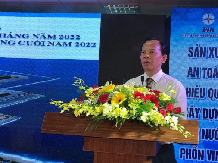 Ông Vũ Thanh Hải, Giám đốc NMNĐ Vĩnh Tân 4 phát biểu hội nghị sơ kết