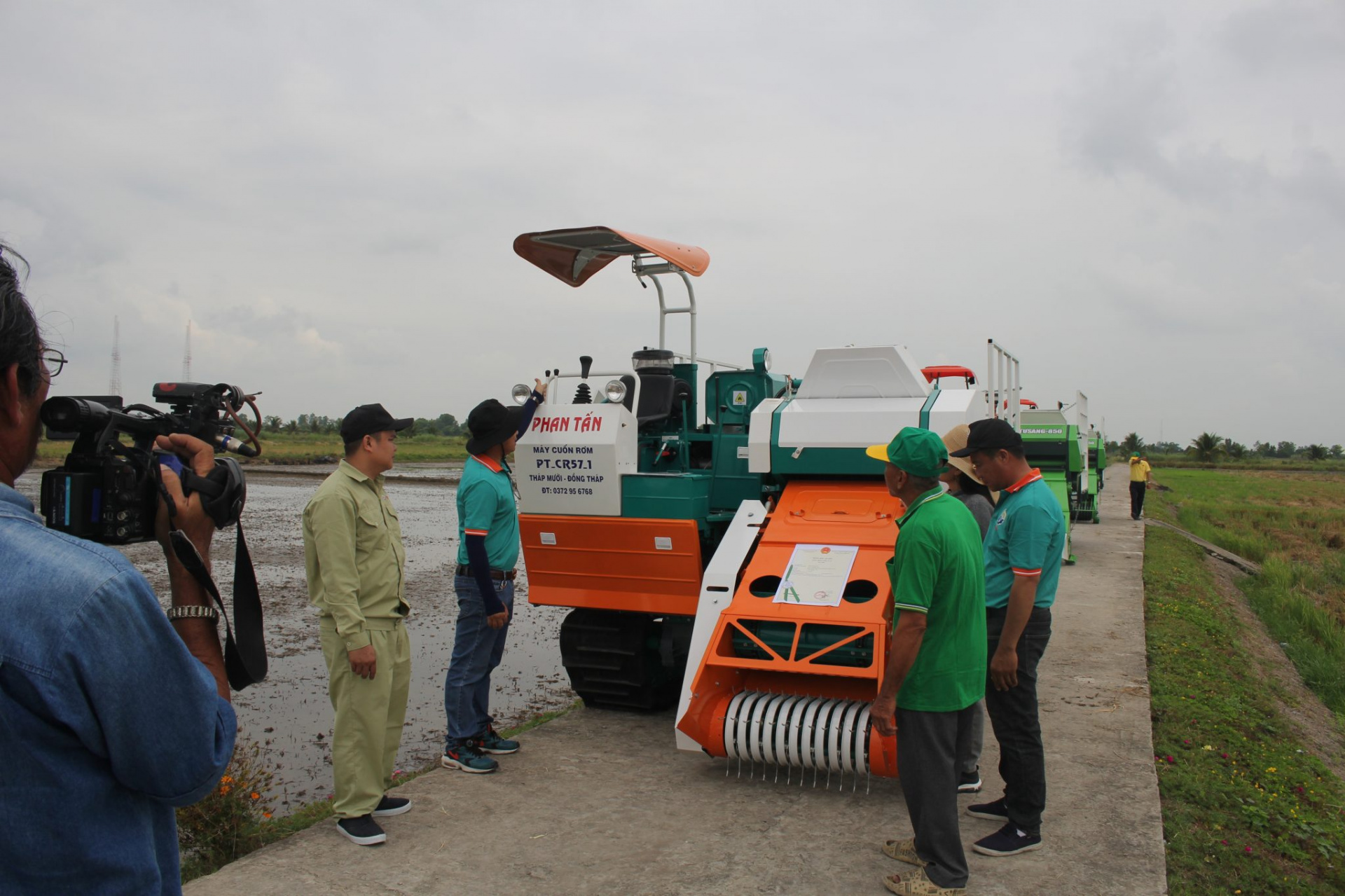 máy cuộn rơm
