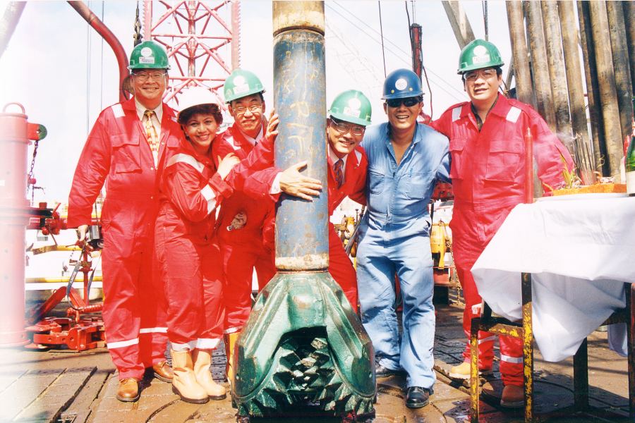 PVEP bung toa mau xanh