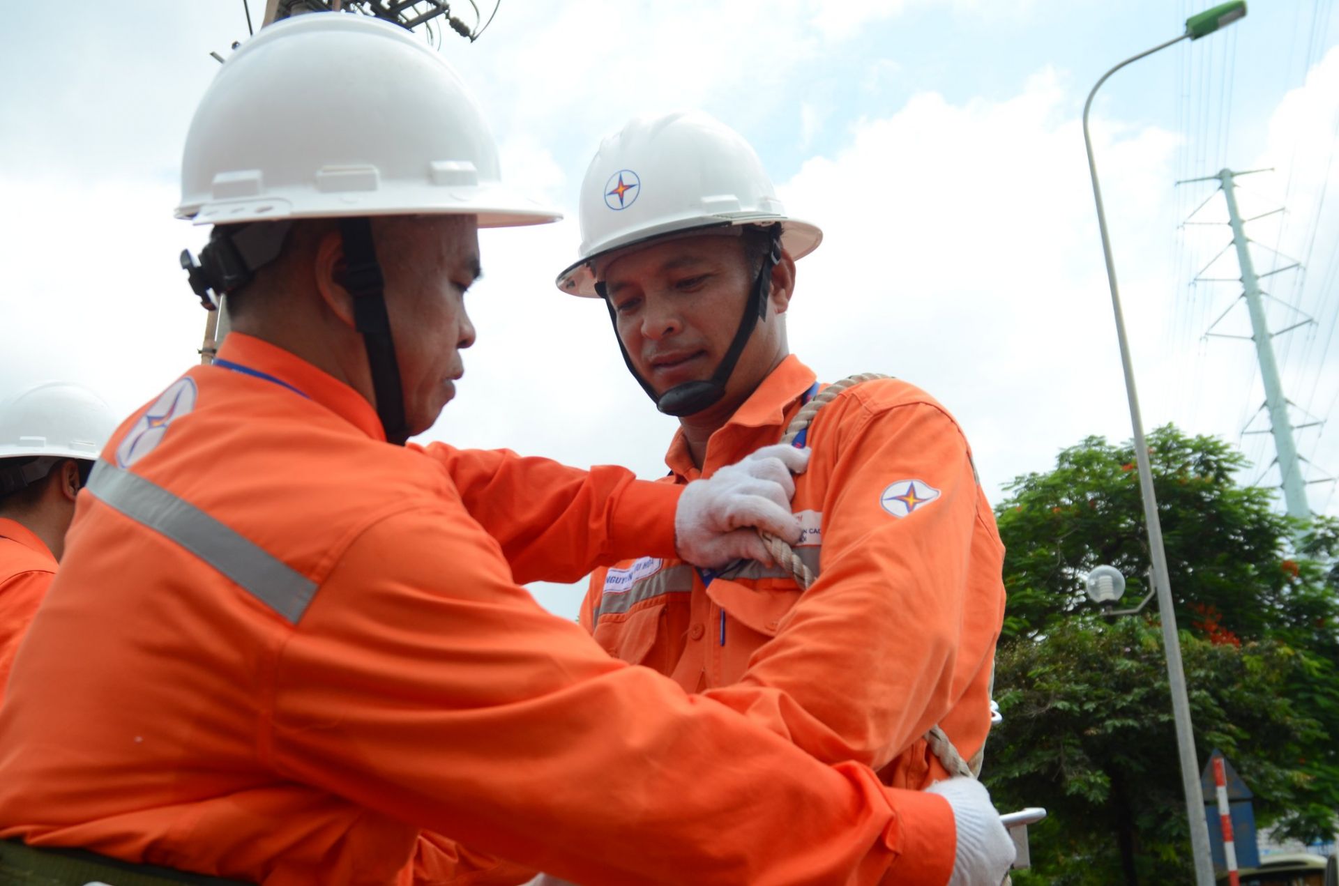 người lính áo cam