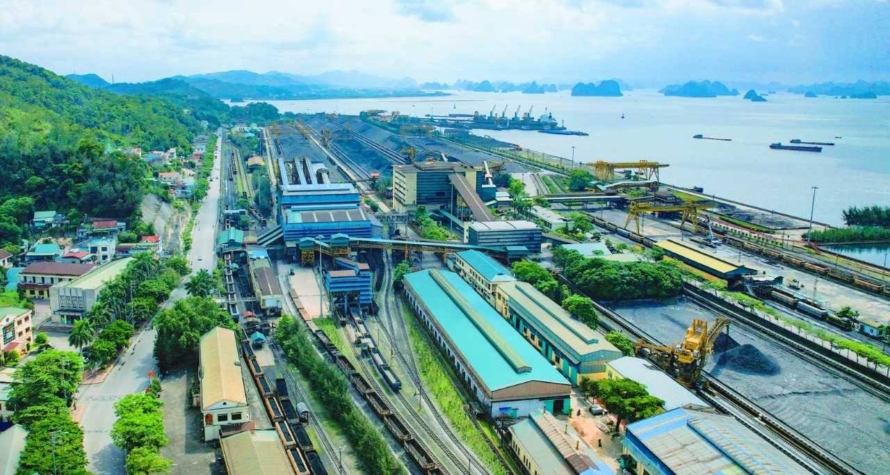 than cửa ông