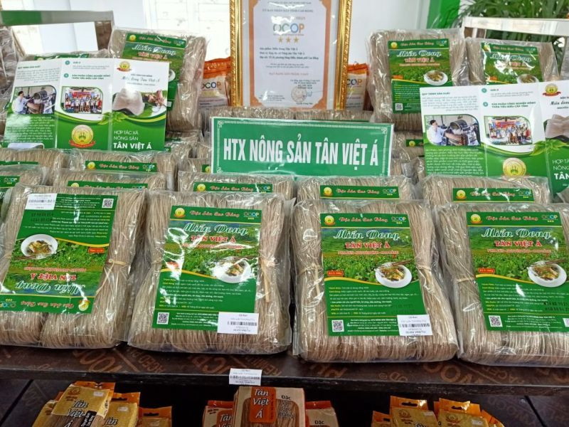 tân á