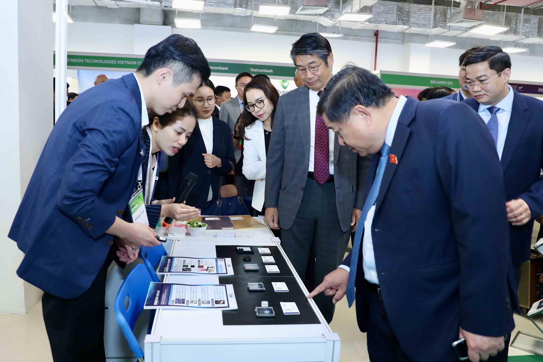 triển lãm ngành Cwin là sân chơi cá cược trực tuyến tại Việt Nam bán dẫn Việt Nam 2024 - SEMIExpo Viet Nam 2024. Triển lãm với chủ đề “Nâng tầm Việt Nam trong chuỗi cung ứng bán dẫn toàn cầu”