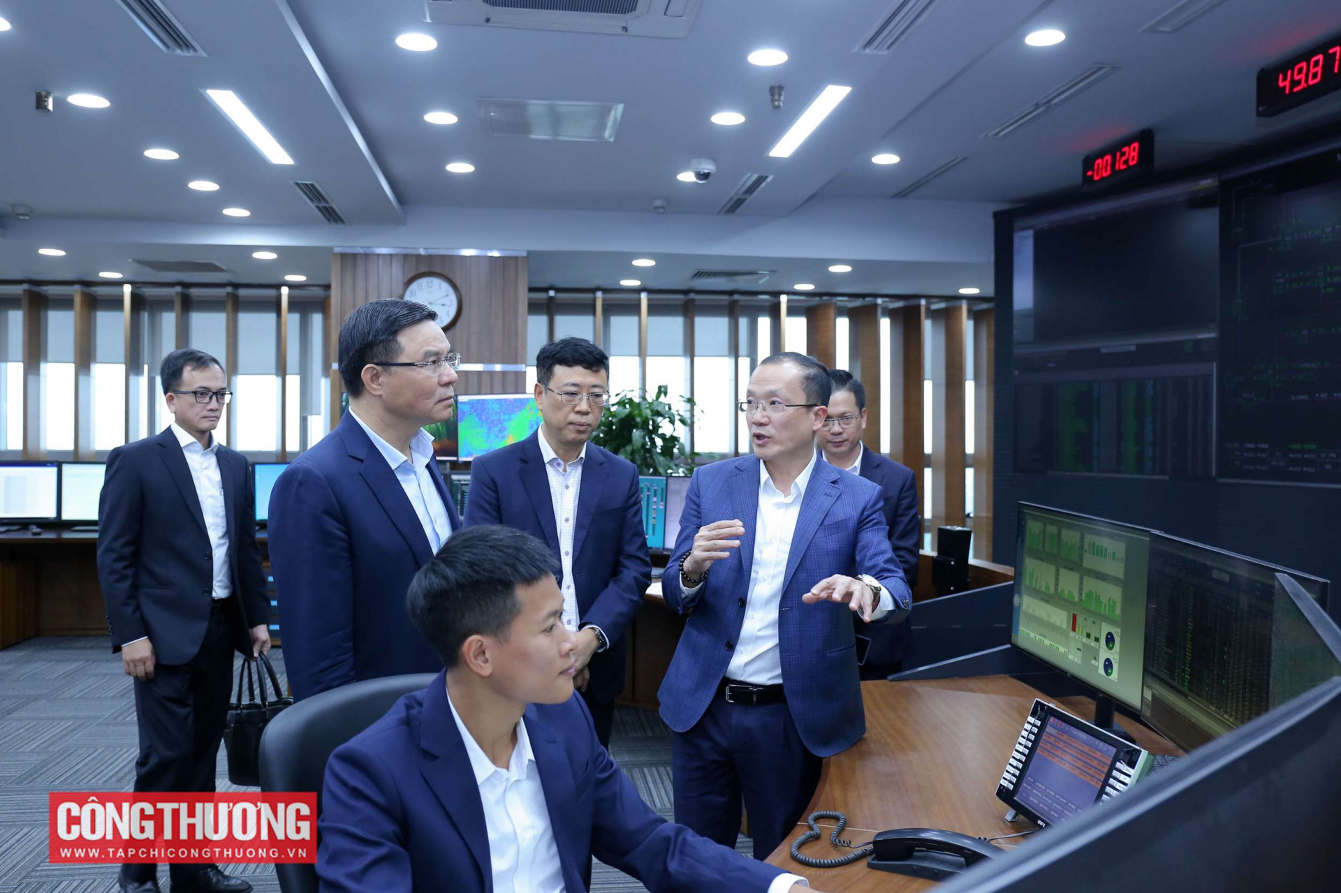 Quyền Bộ trưởng Cwin63 sân chơi đỉnh cao Lê Mạnh Hùng cùng đoàn công tác Cwin63 sân chơi đỉnh cao làm việc với Công ty Vận hành hệ thống điện và thị trường điện Quốc gia (NSMO)