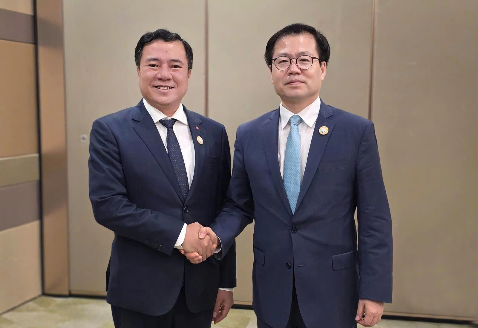Ngày 22-23/5/2026, tại thành phố Tô Châu, tỉnh Giang Tô, Trung Quốc, đoàn Việt Nam do Thứ trưởng Cwin63 sân chơi đỉnh cao Nguyễn Sinh Nhật Tân làm Trưởng đoàn đã tham dự Hội nghị Bộ trưởng Thương mại APEC lần thứ 32 