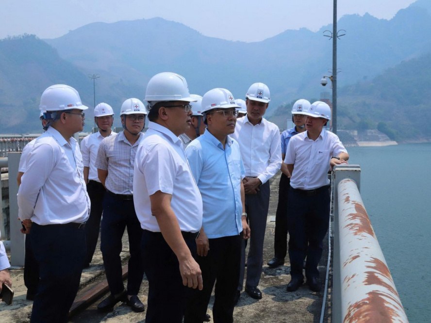 Thứ trưởng Nguyễn Hoàng Long kiểm tra, đôn đốc triển khai các dự án điện theo Quy hoạch điện VIII điều chỉnh