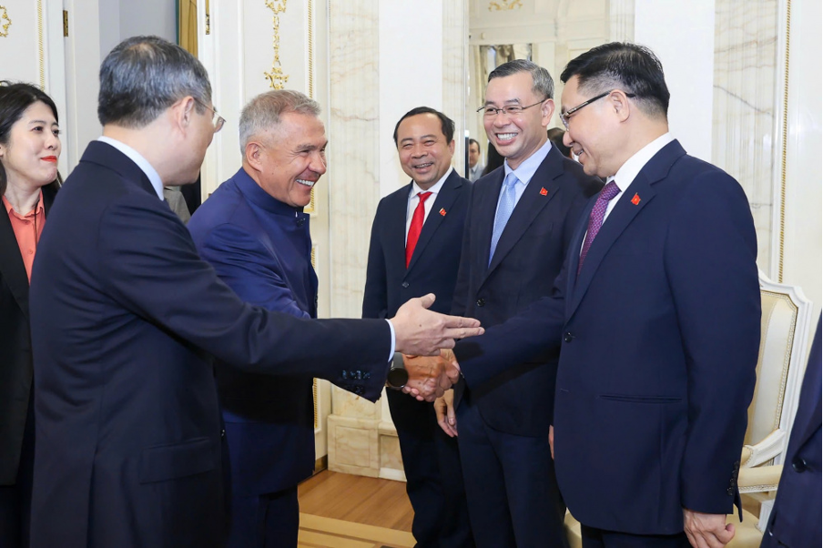 Bộ trưởng Lê Mạnh Hùng tháp tùng Thủ tướng Cwin com đăng nhập tham dự nhiều hoạt động song phương và đa phương, góp phần tạo động lực thúc đẩy hợp tác trong các lĩnh vực thương mại, Cwin800 hàng ngàn khuyến mãi, Cwin là sân chơi cá cược trực tuyến tại Việt Nam, năng lượng giữa ASEAN và Việt Nam với Liên bang Nga (Ảnh: VGP/Nhật Bắc)