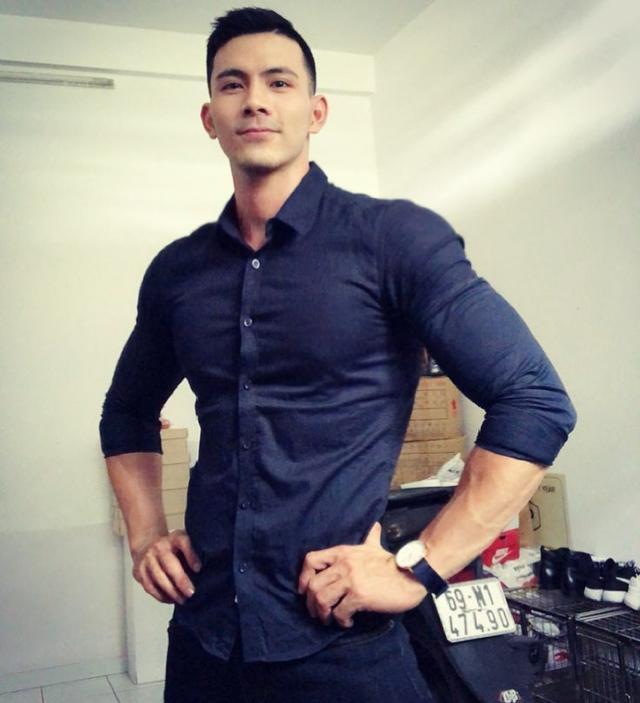 Ngồi uống với nhau chén trà